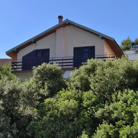 Nives Apartamento Marina (Bossoglina)