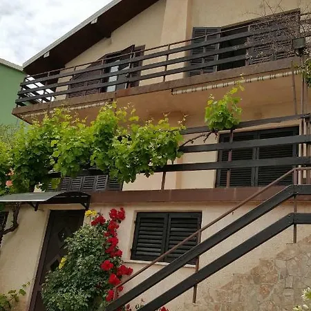 Nives Apartamento *