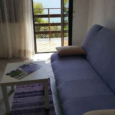 Nives Apartamento Marina (Bossoglina)